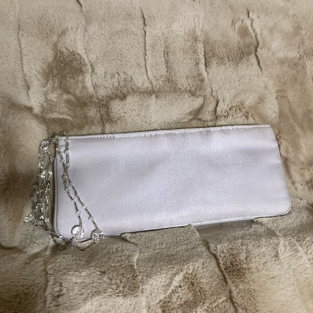 La Regale Shimmering Silver Wristlet